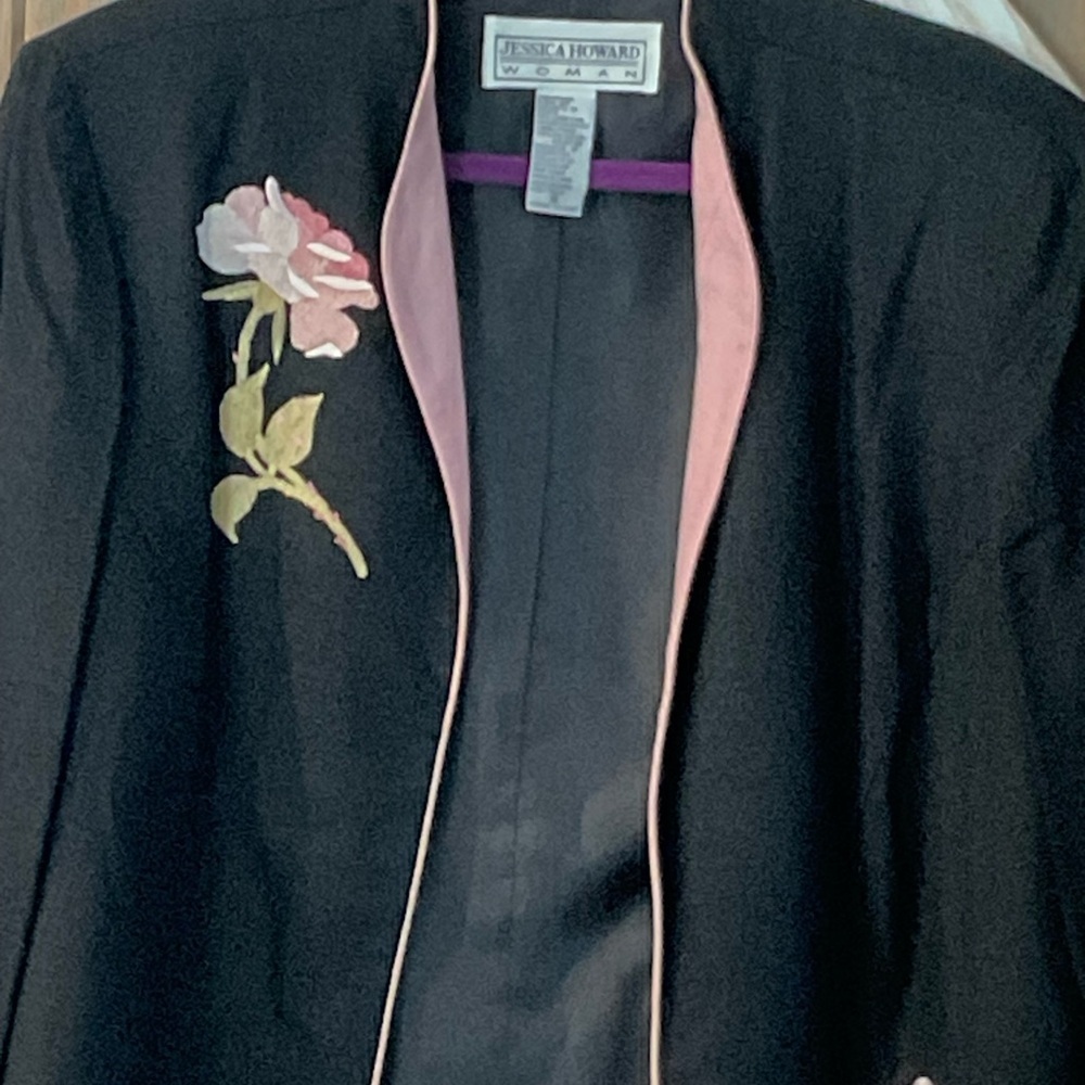 Vintage Jessica Howard Black and Pink Blazer with Floral Accents.P2P 24” SIZE 16 - Picture 3 of 5